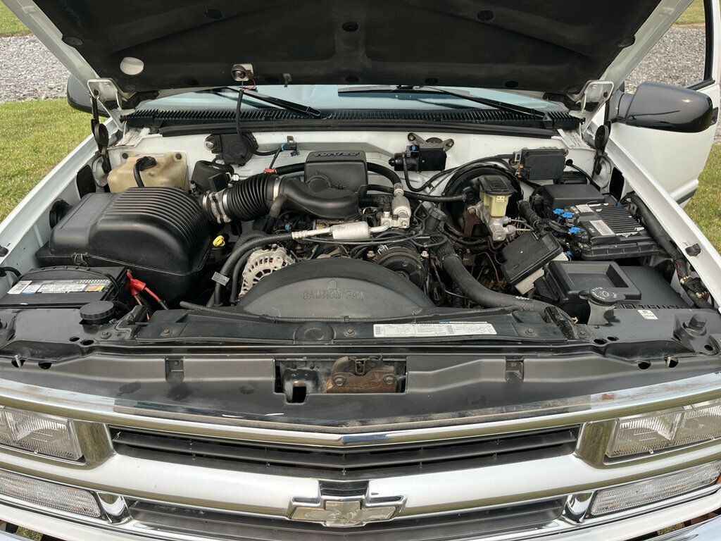 Used 1996 Chevrolet Tahoe 4WD 2-Door image 20