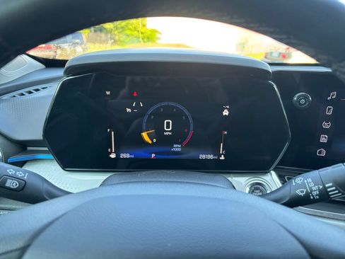 Used 2025 Chevrolet Trax LT w/ LT Convenience Package FWD image 40
