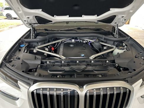 Used 2023 BMW X7 xDrive40i w/ Premium Package AWD/4WD image 12
