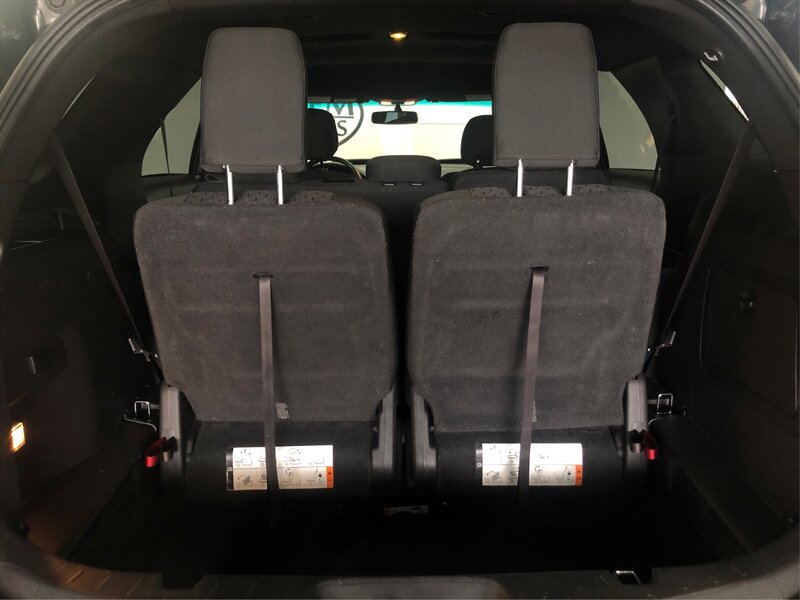 Used 2015 Ford Explorer XLT w/ Equipment Group 201B FWD image 12