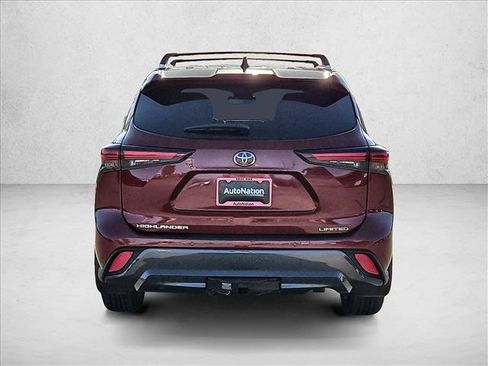 Used 2025 Toyota Highlander Limited FWD image 7