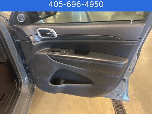 Used 2019 Jeep Grand Cherokee Altitude image 23