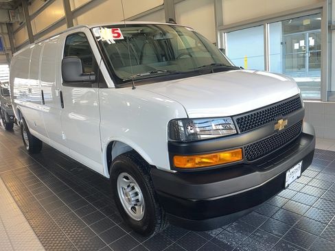 Used 2025 Chevrolet Express 3500 Extended w/ Driver Convenience Package RWD image 1
