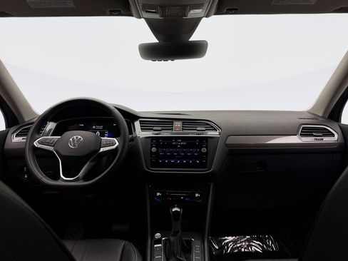 Used 2024 Volkswagen Tiguan SE image 14