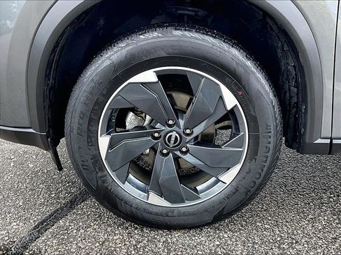Certified 2026 Nissan Rogue SV AWD/4WD image 7