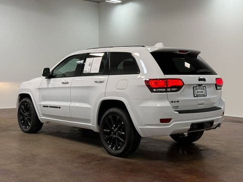 Used 2022 Jeep Grand Cherokee Altitude image 26