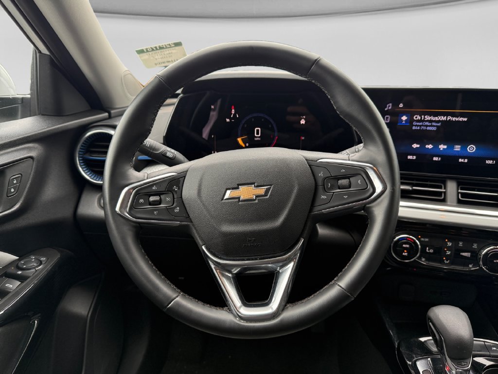 Used 2025 Chevrolet Trax LT w/ LT Convenience Package FWD image 15
