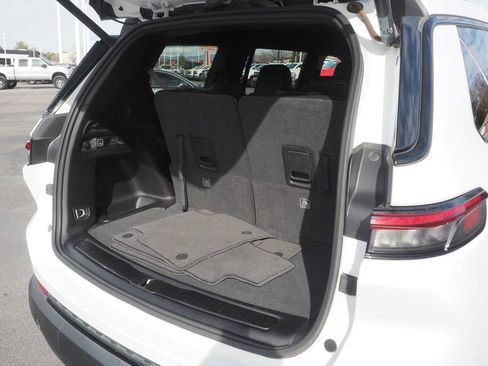 Used 2024 Jeep Grand Cherokee L Laredo image 16