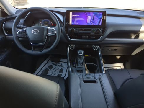 Used 2025 Toyota Grand Highlander FWD image 13