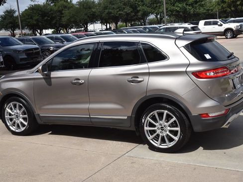 Used 2019 Lincoln MKC Reserve w/ MKC Technology Package FWD image 11