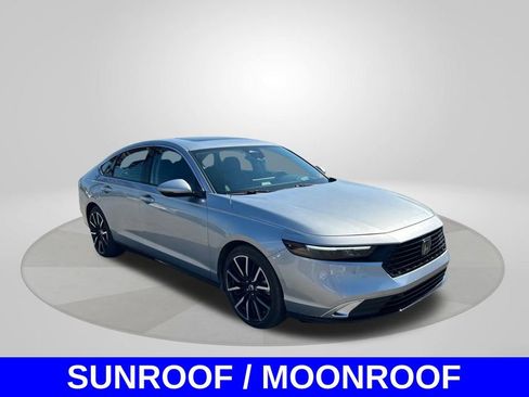 Used 2025 Honda Accord Touring image 3