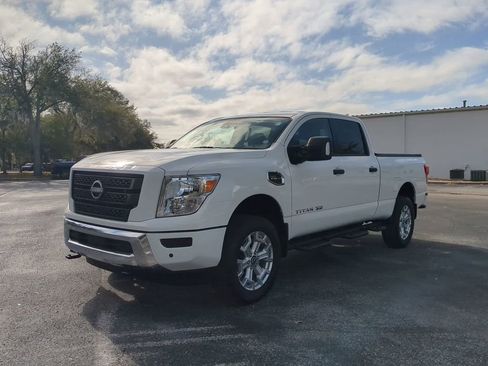 Used 2024 Nissan Titan SV w/ SV Convenience Package image 8