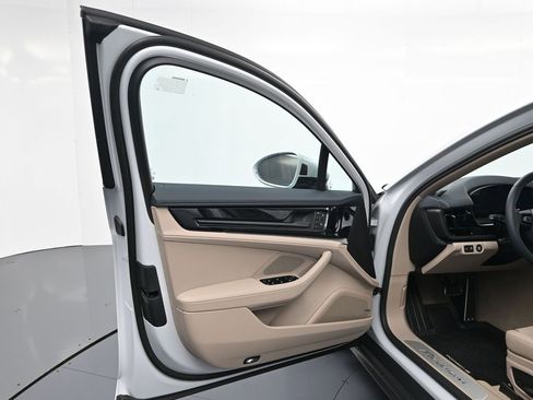 Certified 2026 Porsche Panamera image 15