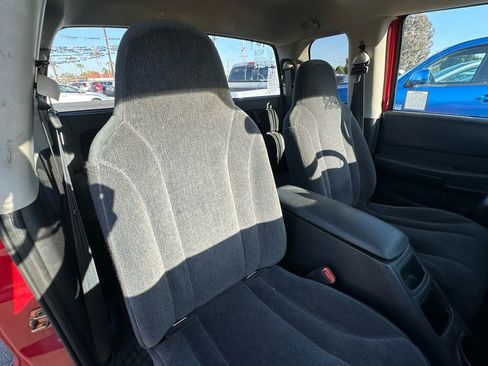 Used 2004 Dodge Dakota 2WD Club Cab w/ Tire & Handling Group image 15