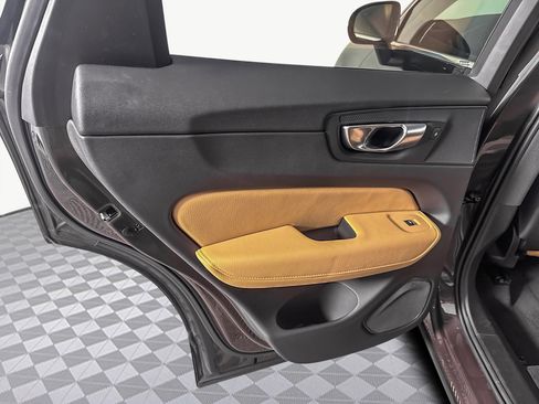 Used 2020 Volvo XC60 T6 Momentum image 26