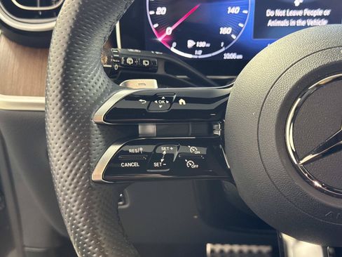 Used 2024 Mercedes-Benz GLC 300 4MATIC image 32
