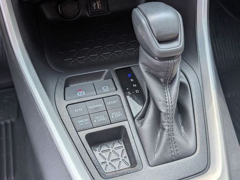 Certified 2025 Toyota RAV4 XLE AWD/4WD image 25