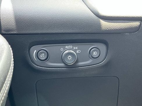 Certified 2021 Buick Encore GX Preferred w/ Sport Touring Package FWD image 35