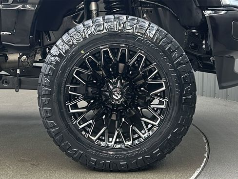 Used 2025 Ford F250 Platinum w/ FX4 Off-Road Package image 9