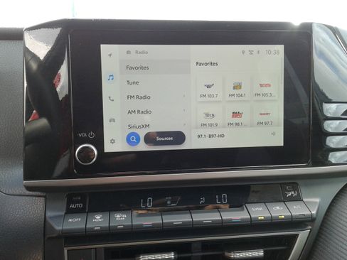 Used 2025 Toyota Camry SE w/ Convenience Package image 18