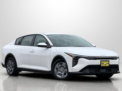 Used 2025 Kia K4 LX image 1