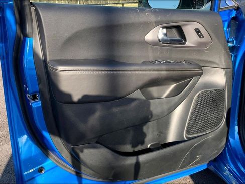 New 2026 Chrysler Pacifica Select FWD image 18