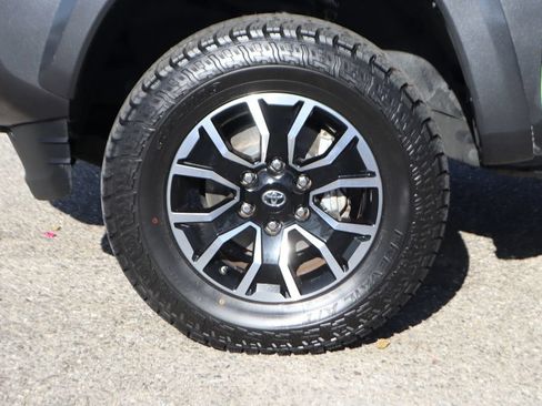 Used 2020 Toyota Tacoma TRD Sport AWD/4WD image 39