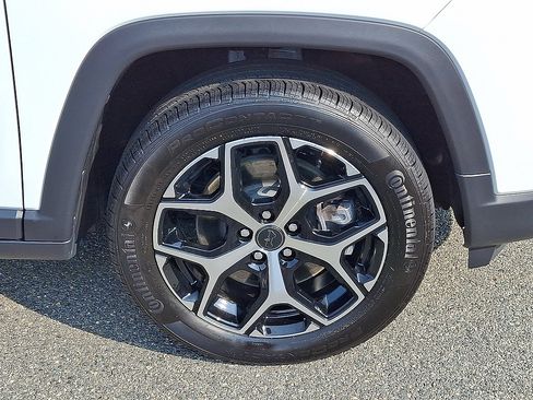 Certified 2025 Jeep Compass Limited AWD/4WD image 18