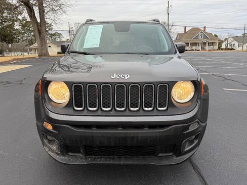 Used 2018 Jeep Renegade Latitude image 3