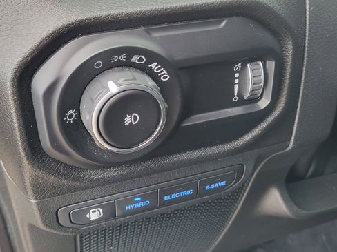 Used 2024 Jeep Wrangler Unlimited image 23