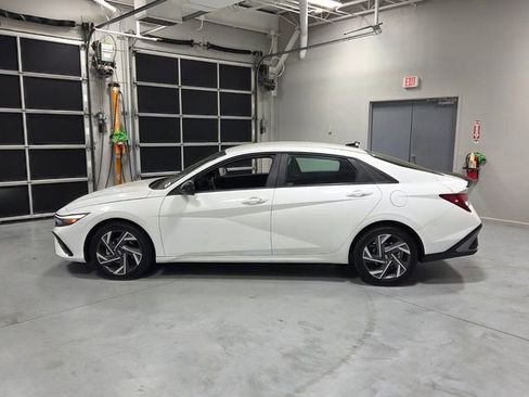 Certified 2025 Hyundai Elantra Sport FWD image 4