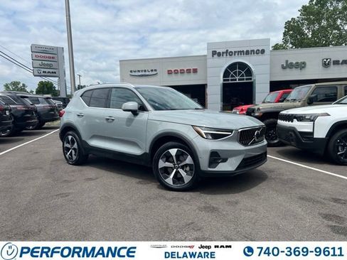 Used 2024 Volvo XC40 B5 Plus AWD/4WD image 1