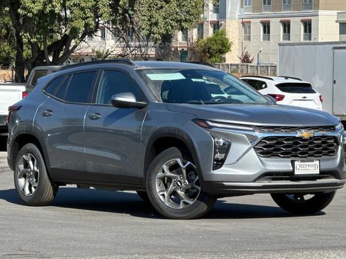 New 2025 Chevrolet Trax LT w/ Driver Confidence Package image 1