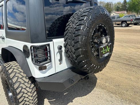 Used 2012 Jeep Wrangler Unlimited Rubicon w/ Connectivity Group AWD/4WD image 22