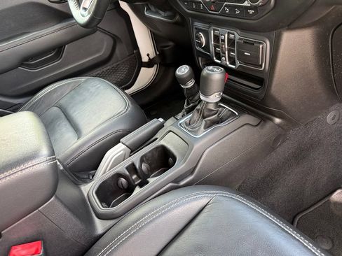 Used 2019 Jeep Wrangler Unlimited Sahara AWD/4WD image 44