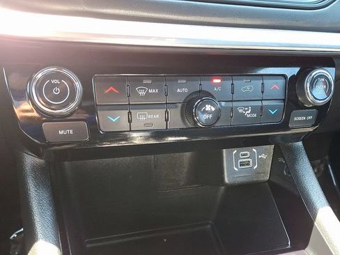 Used 2023 Jeep Compass Limited AWD/4WD image 14
