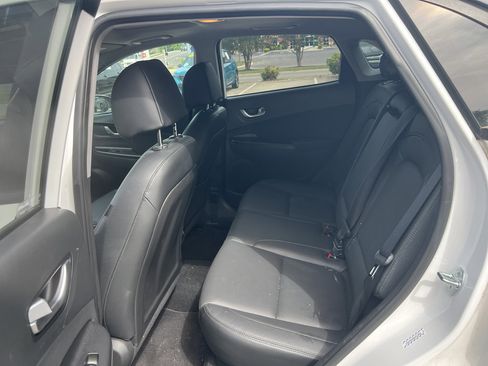 Used 2023 Hyundai Kona Limited FWD image 8