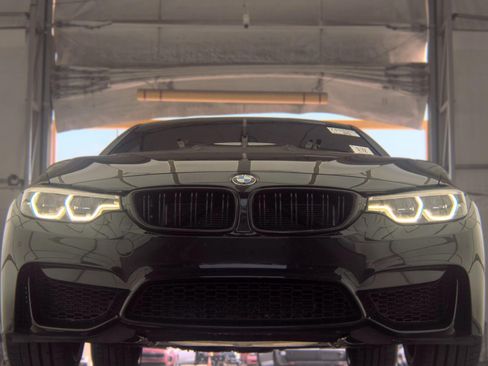 Used 2018 BMW M4 Coupe RWD image 3