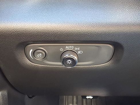 Used 2022 Chevrolet Traverse LS image 12