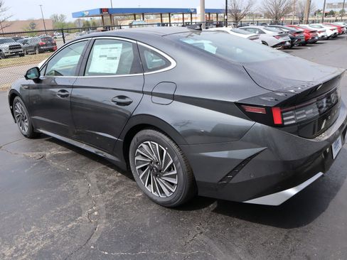 New 2026 Hyundai Sonata Limited FWD image 24