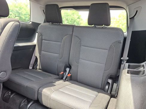 Used 2023 GMC Acadia SLE w/ Driver Convenience Package FWD image 13