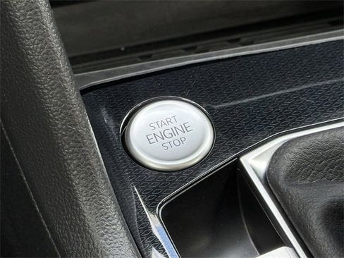 Used 2025 Volkswagen Taos SE image 21