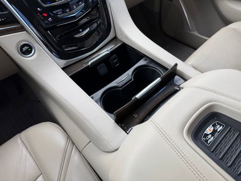 Used 2019 Cadillac Escalade Premium Luxury image 21