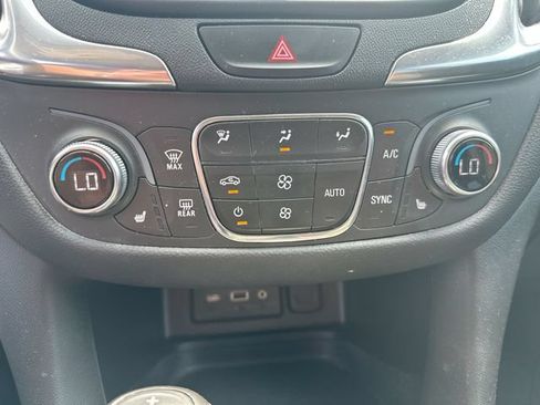 Used 2021 Chevrolet Equinox LT FWD image 39