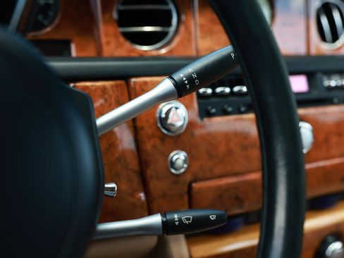 Used 2006 Rolls-Royce Phantom Sedan RWD image 34