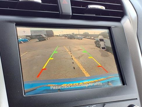 Used 2020 Ford Fusion SE image 7