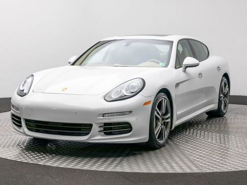 Used 2015 Porsche Panamera S w/ Premium Package Plus image 2