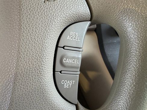 Used 2012 Kia Sedona LX w/ PWR Pkg FWD image 23