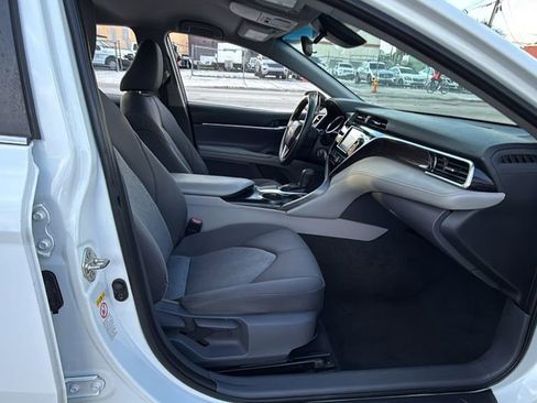 Used 2018 Toyota Camry L image 37