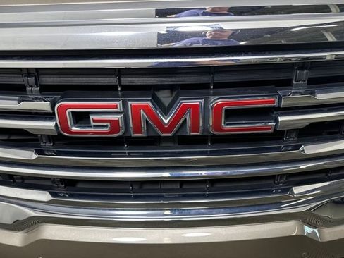 Used 2023 GMC Acadia SLE w/ Driver Convenience Package image 9